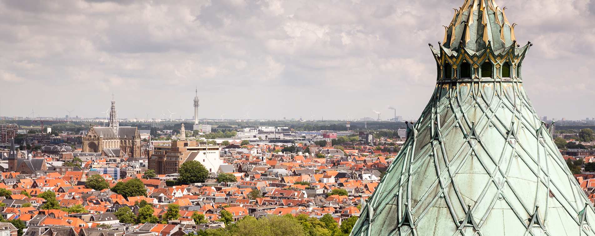 Skyline van Haarlem vanuit een kerk gefotografeerd, RegioBank in Haarlem