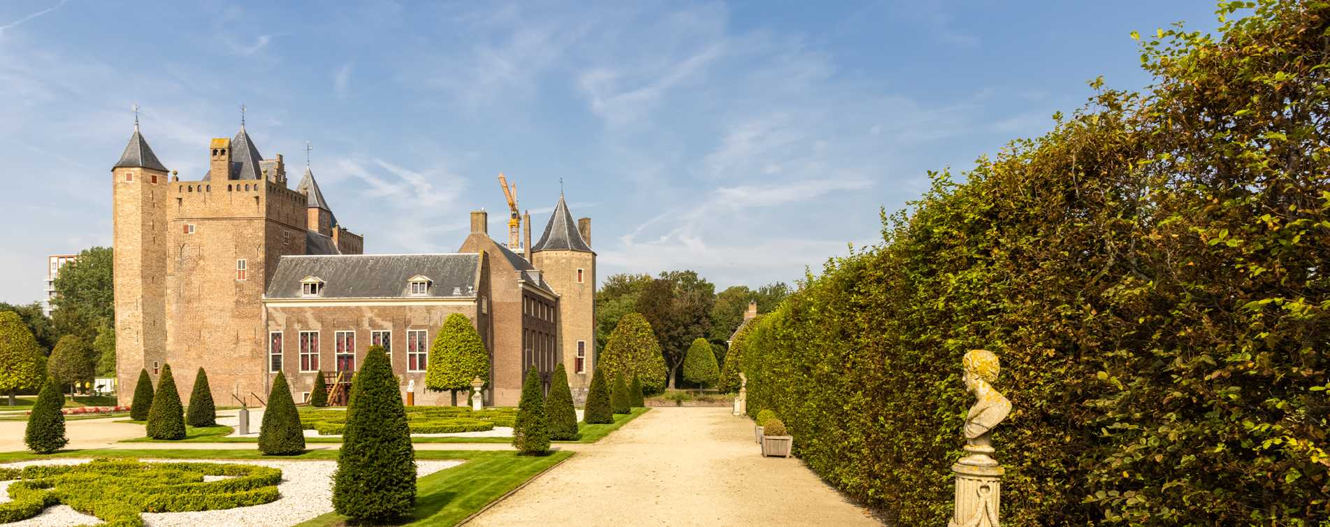 Kasteel Heemskerk met uitzicht op tuin - Financieel Advies Ijmond