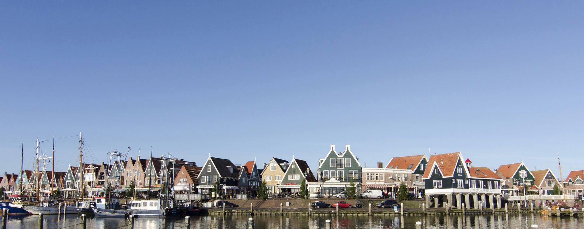 De omgeving van nemassdeboer, RegioBank in Volendam