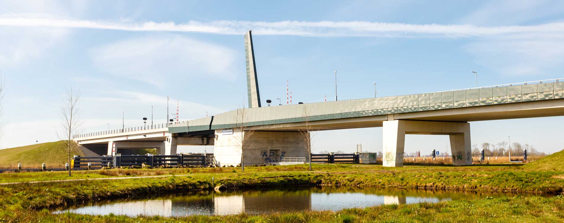 Brug Burgumerdaam, RegioBank in Burgum