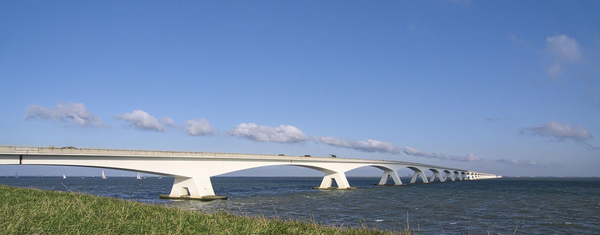 De omgeving van Corstanje Assurantien Colijnsplaat, RegioBank in Colijnsplaat