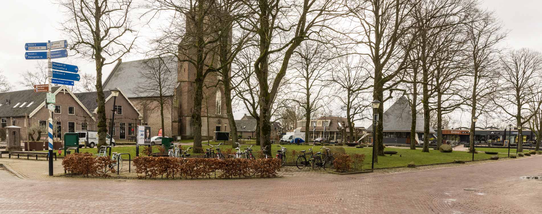 Park voor de kerk in Ruinen - Veldsink De Wolden