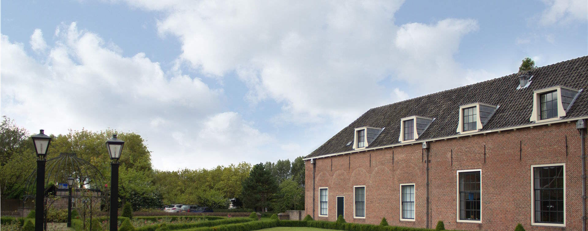 De omgeving van Van Der Meer Verzekeringen, RegioBank in Honselersdijk