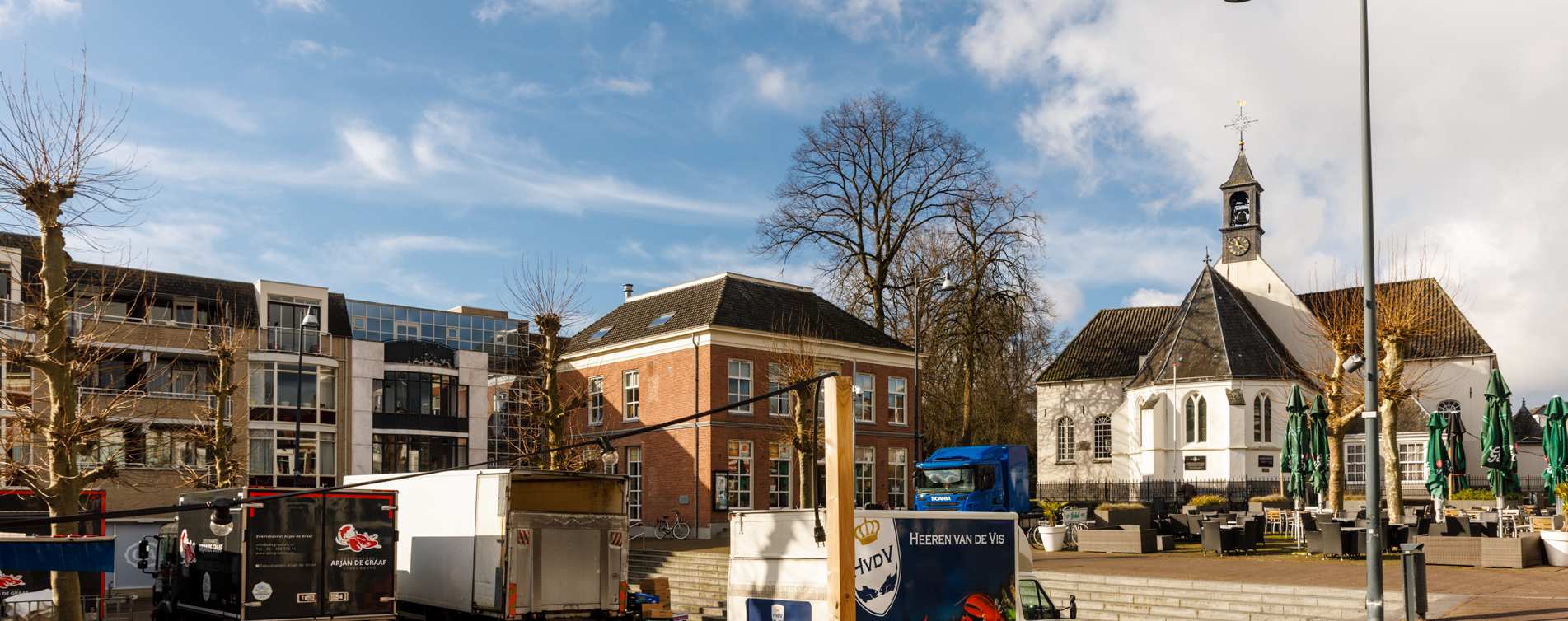 Witte kerk in centrum van Veenendaal, RegioBank in Veenendaal