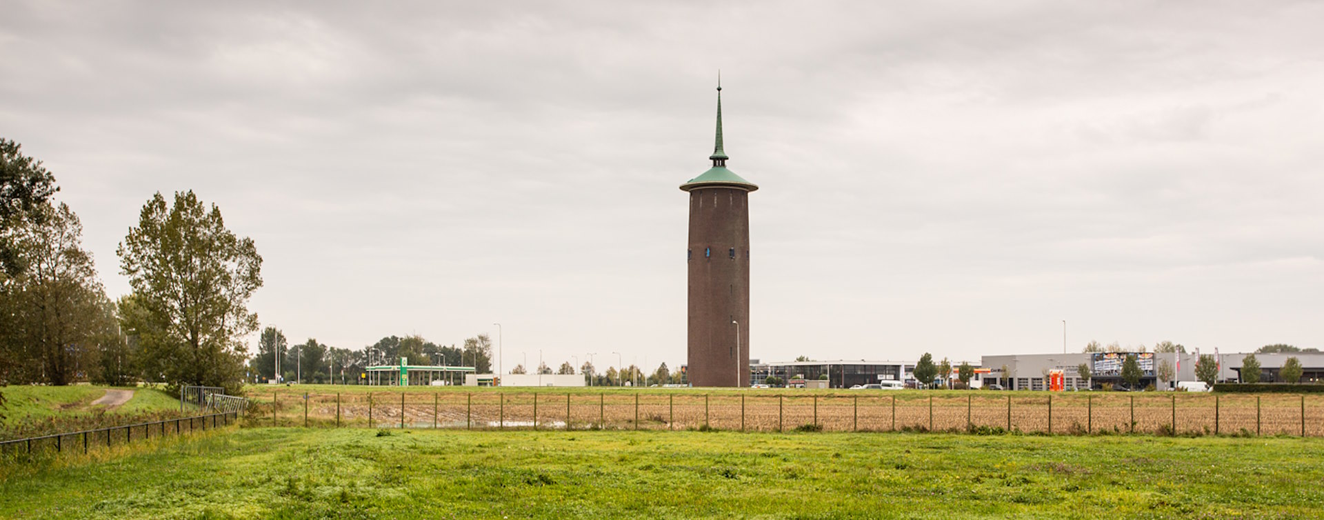 Toren in de omgeving van Assurantiekantoor P.J. van Loo B.V
