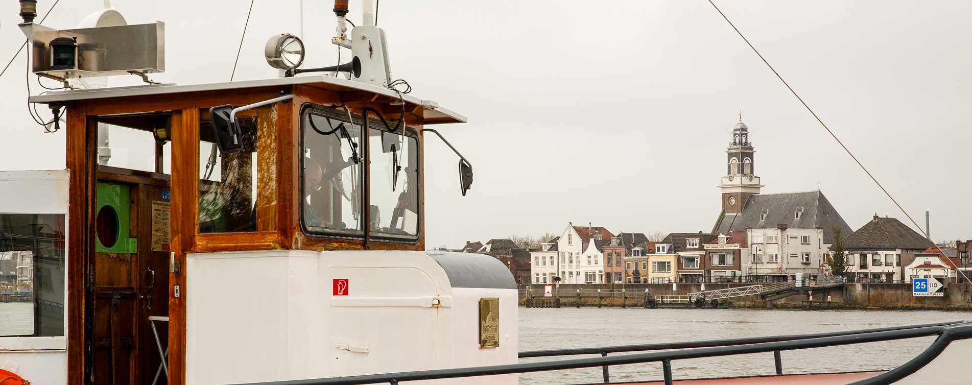 Pontje over de rivier naar Lekkerkerk